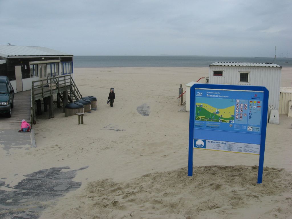 Het informatiebord bij zwemlocatie Breezand, overgang Duinoord